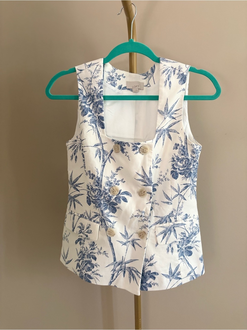 LOFT White Sleeveless Floral Double-Breasted Top with Blue Print